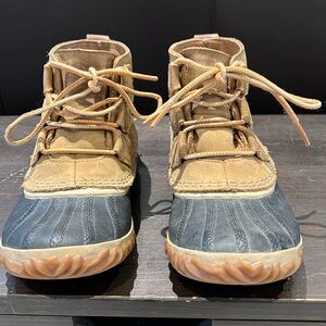 Women’s Sorel Out N’ About ankle boot (size 7.5)